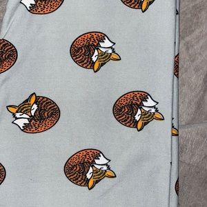 Lularoe OS Sleeping Fox Leggings